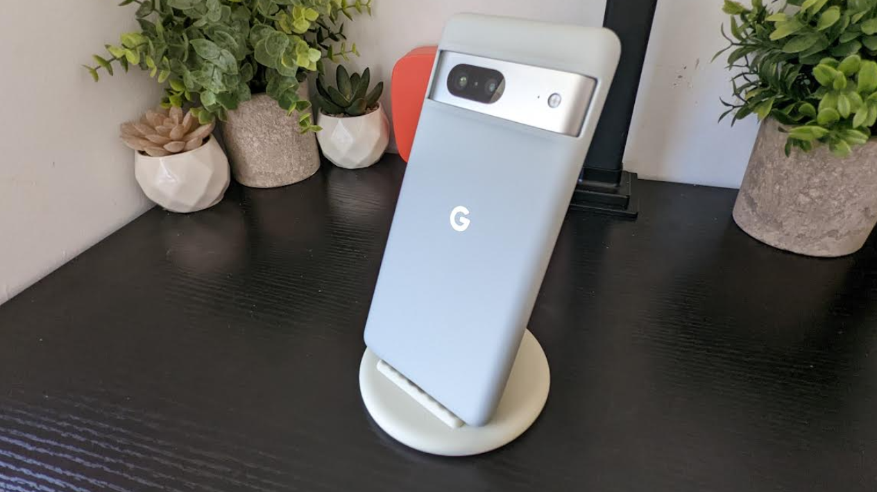 Tech Review Pixel 7 chalk case