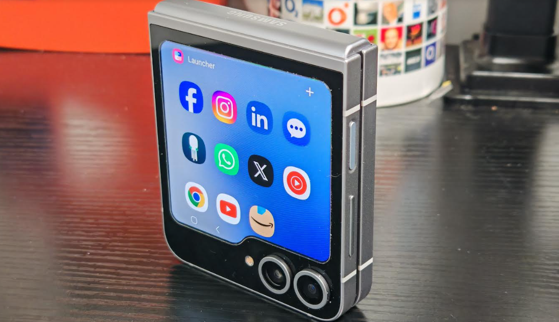 Samsung Galaxy Z Flip6 techbuzzireland