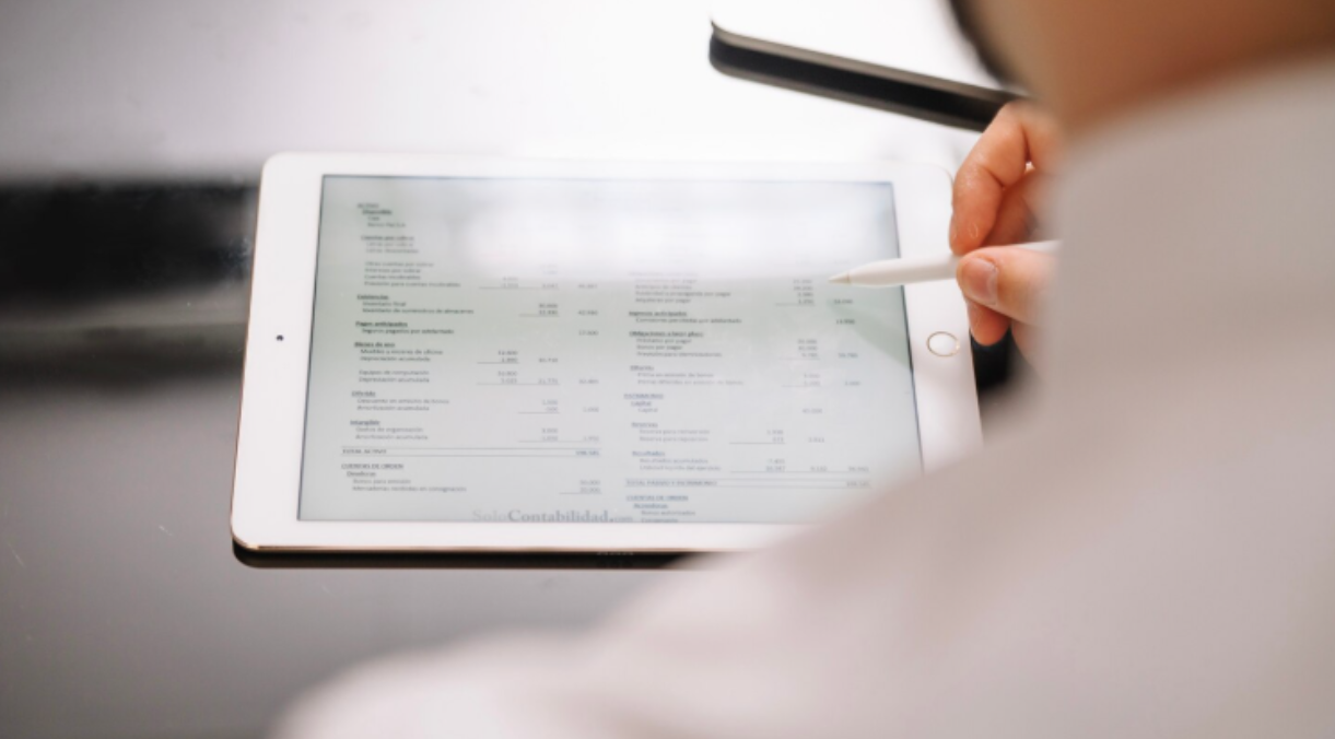 The First 90 Days After a Sale: The Make-or-Break Window for Your Cash Flow