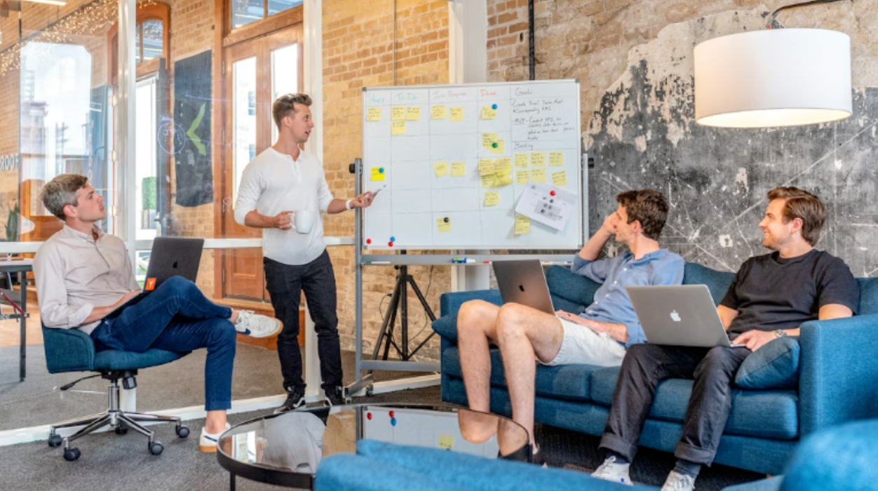 Better Logistics For Startups: The Software Edge