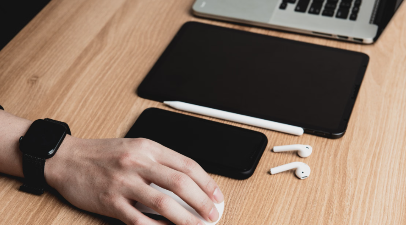 Digital devices now largest expense facing secondary school parents, says insurer
