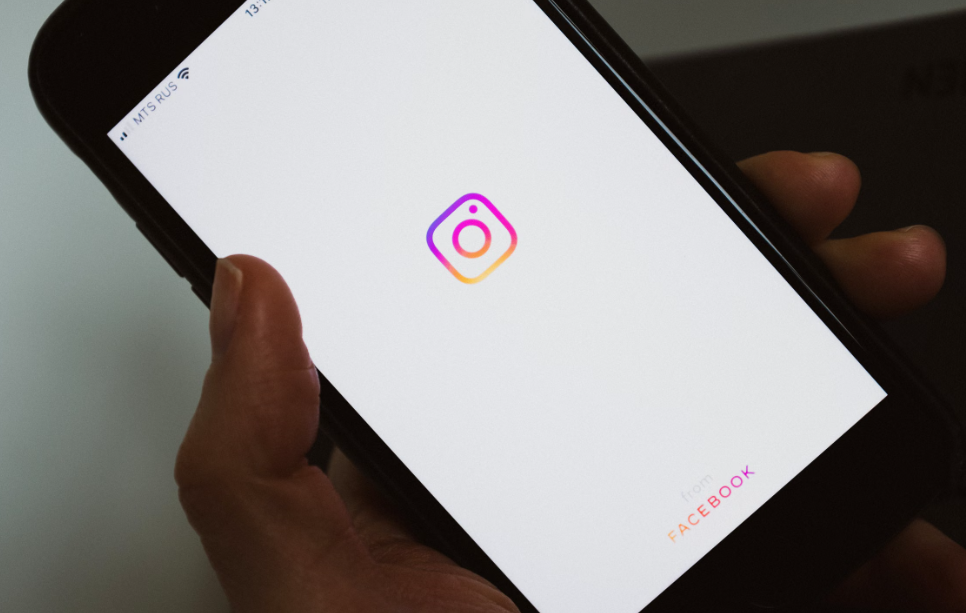 How People View Public Instagram Profiles Without an Account